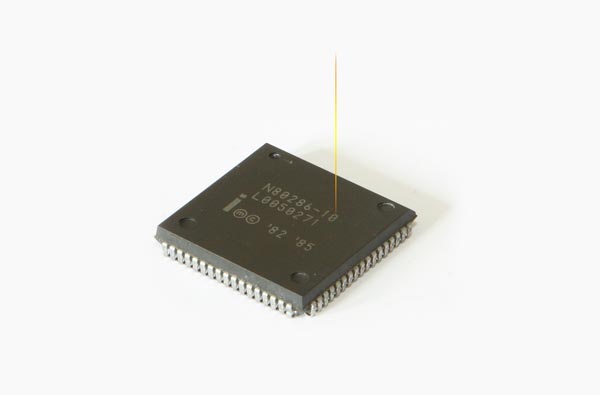 芯片激光打標(biāo)機的特點、材料以及優(yōu)點(圖1)