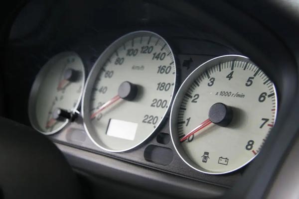 汽車標(biāo)識logo都是如何進(jìn)行打標(biāo)的？答案是用激光打標(biāo)機(jī)！