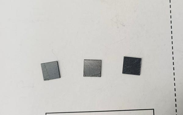 石墨片用什么切割呢？精密激光切割機！(圖1)