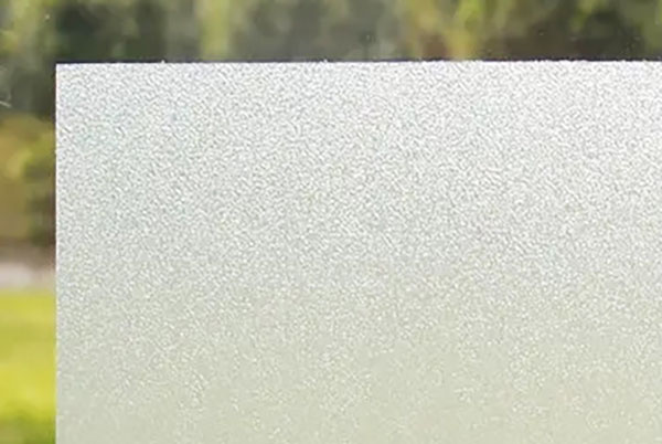 玻璃激光打磨砂跟傳統(tǒng)磨砂工藝有什么不同？