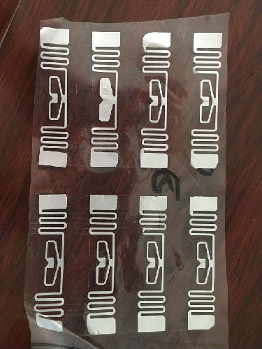 RFID模切 RFID電子標(biāo)簽激光模切和傳統(tǒng)模切工藝對(duì)比(圖1)